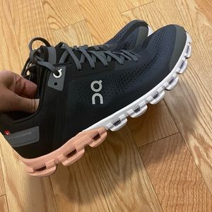 On Running Cloudflow running shoes size 8.5